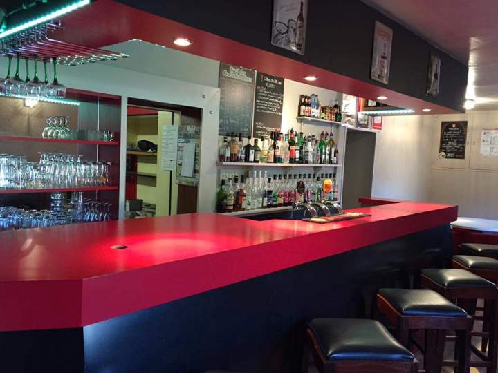 Savourer un repas sur la terrasse de notre restaurant Saulxures-sur-Moselotte